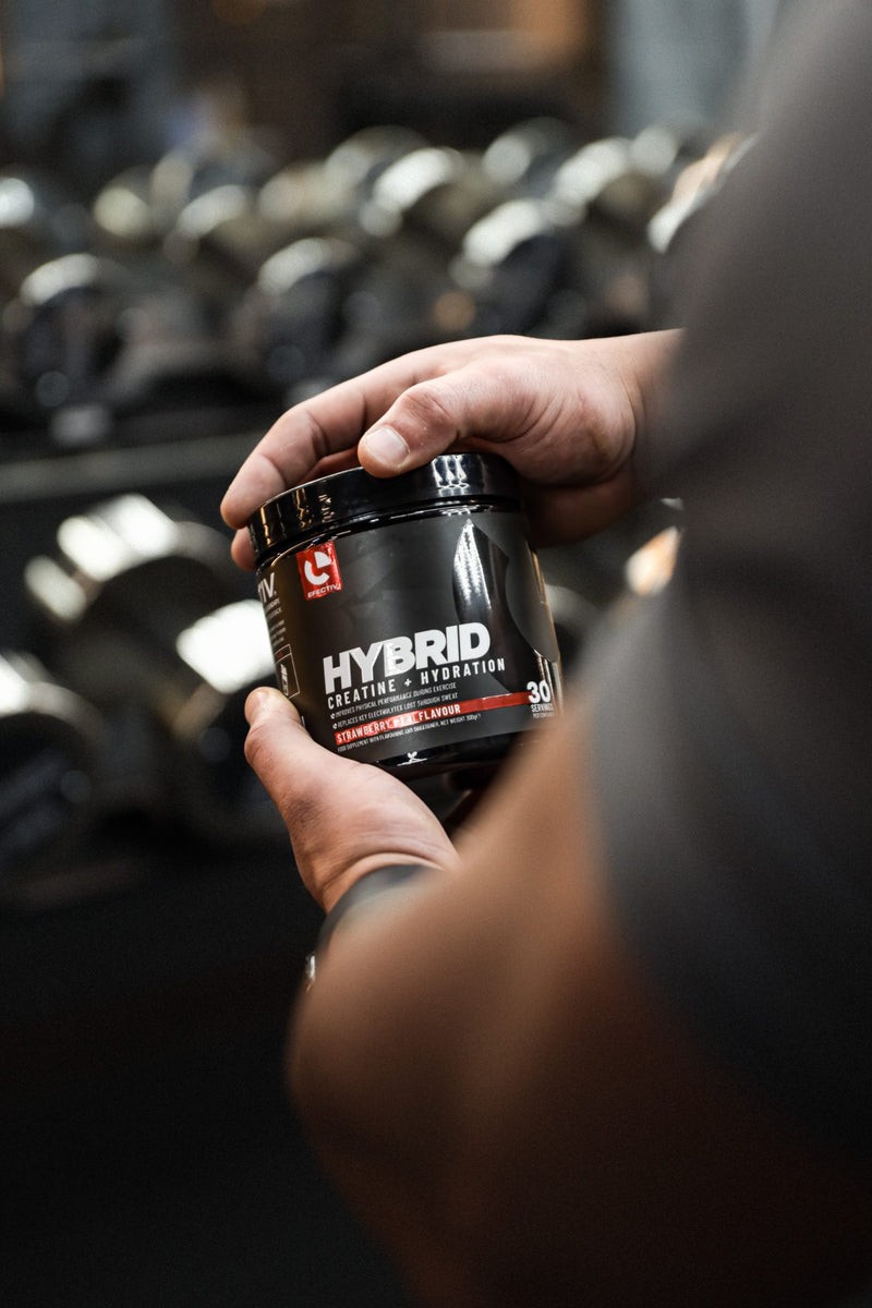 Electrolyte tub held in hand before a session